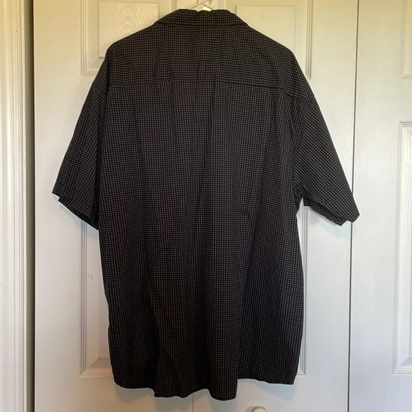 Steve’s Jeans 4X black short sleeve button up shirt gray graphic print. Pockets - Picture 4 of 9